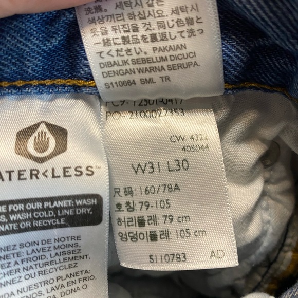 Women’s Levi’s 501 Distressed Jeans - Picture 9 of 9